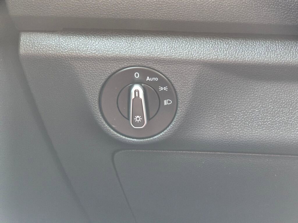 Used 2024 Volkswagen Jetta SE image 27