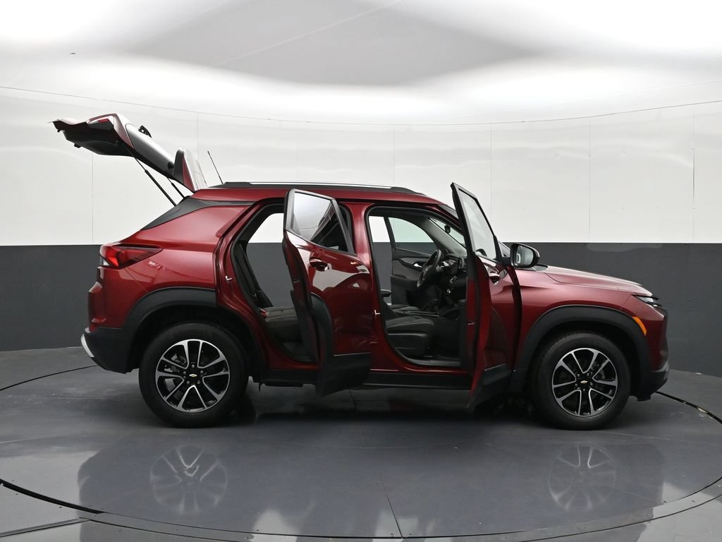 Used 2025 Chevrolet TrailBlazer LT FWD image 39