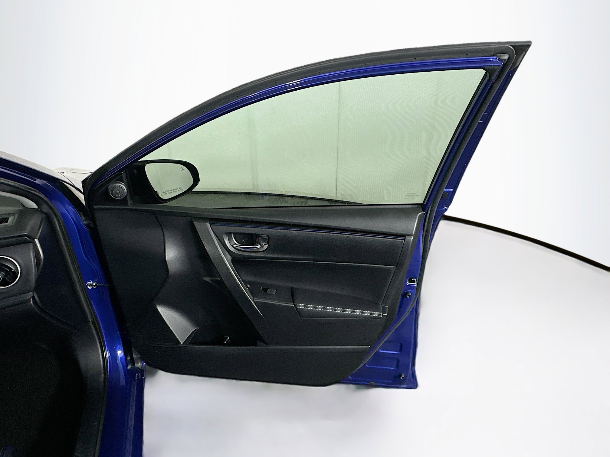 Used 2017 Toyota Corolla SE w/ SE Premium Package image 30