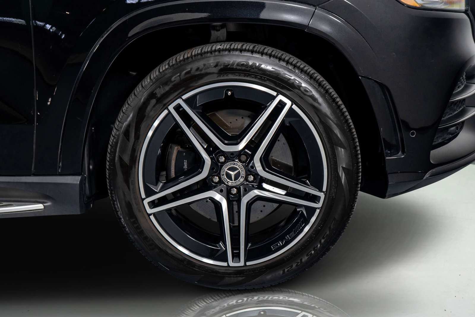 Used 2023 Mercedes-Benz GLS 580 4MATIC image 8