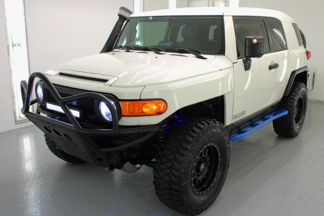 Used 2014 Toyota FJ Cruiser 4WD w/ Upgrade Package image 4
