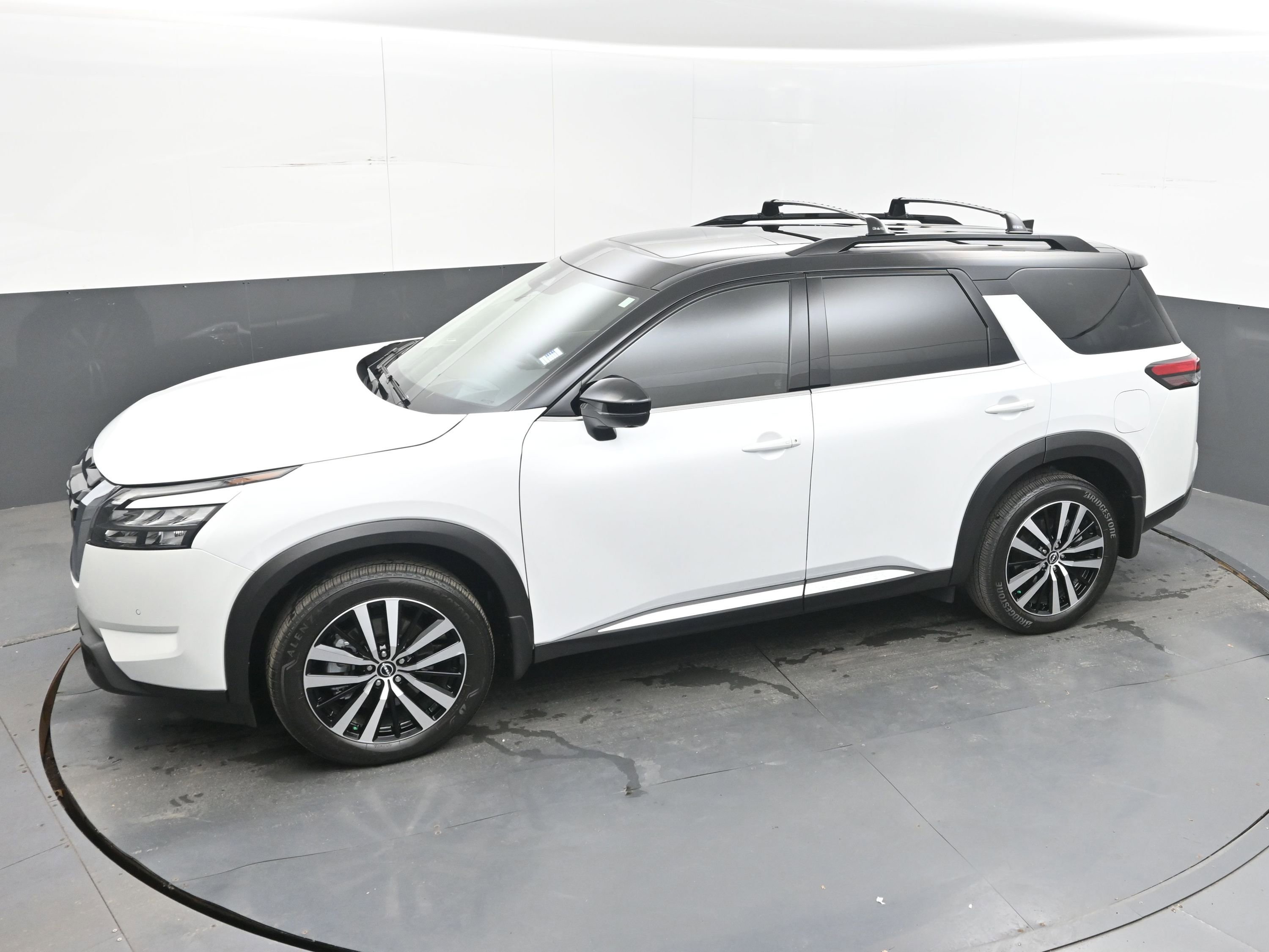 Certified 2025 Nissan Pathfinder Platinum AWD/4WD image 36