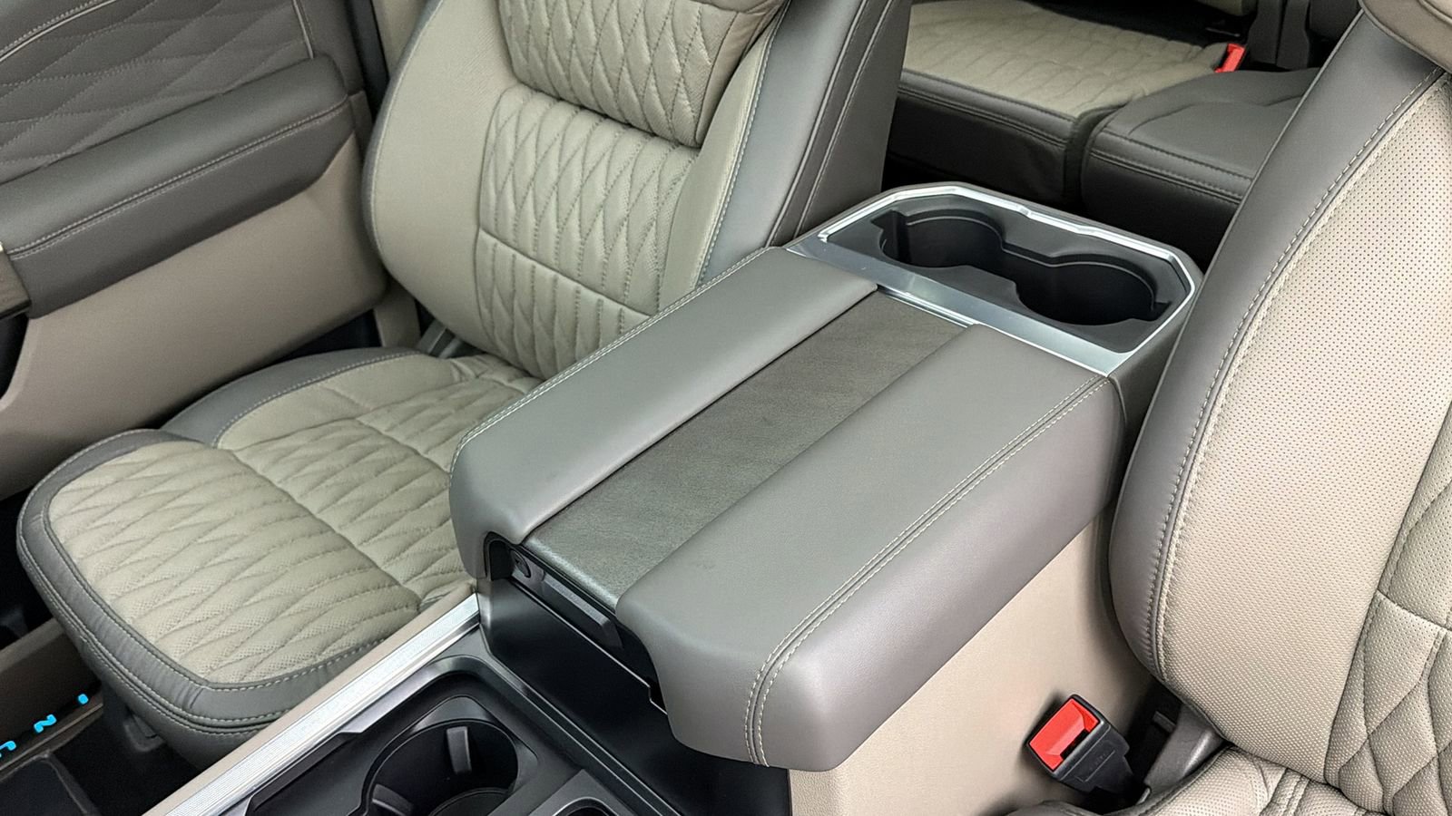 Used 2026 Ford F450 Platinum w/ Platinum Plus Package image 27