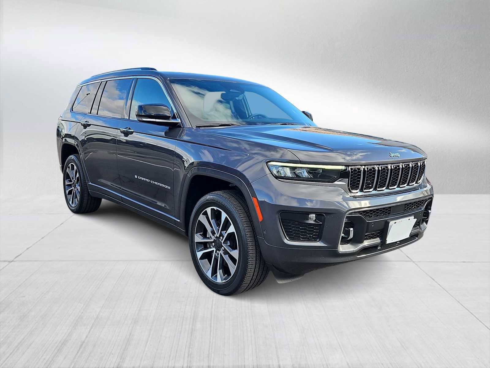 Used 2022 Jeep Grand Cherokee L Overland w/ Luxury Tech Group IV image 2