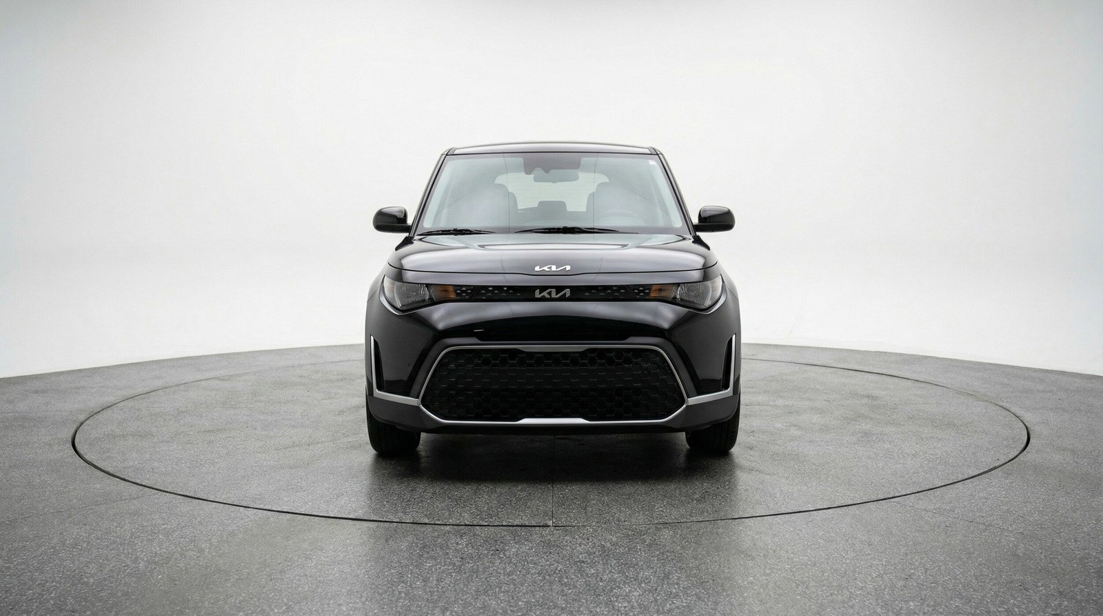 Used 2025 Kia Soul LX w/ LX Technology Package FWD image 2