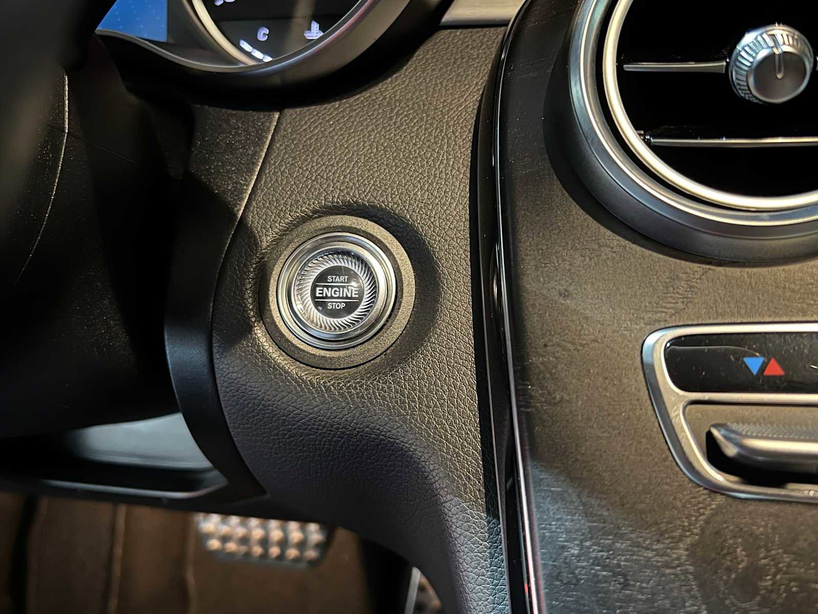 Used 2019 Mercedes-Benz C 300 4MATIC Sedan image 31