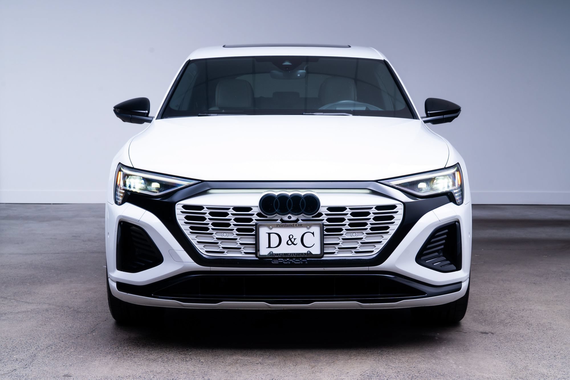 Used 2024 Audi Q8 e-tron Prestige w/ Prestige Package AWD/4WD image 2