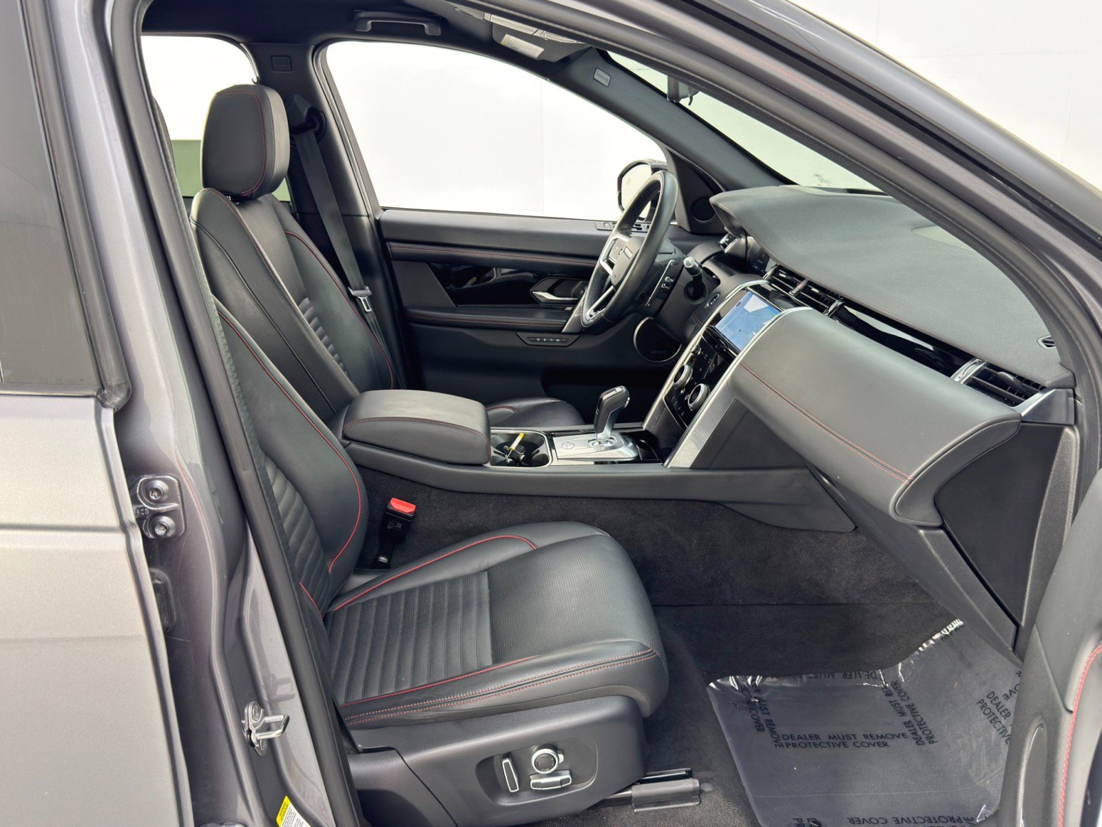 Used 2021 Land Rover Discovery Sport SE R-Dynamic image 15