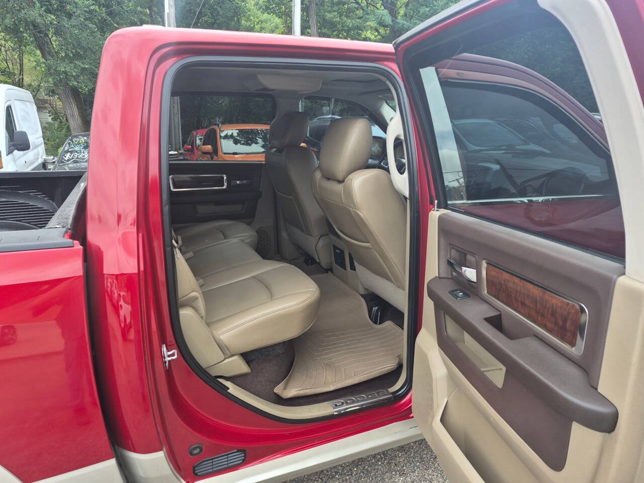 Used 2010 Dodge Ram 1500 Truck Laramie w/ Chrome Accents Group AWD/4WD image 8