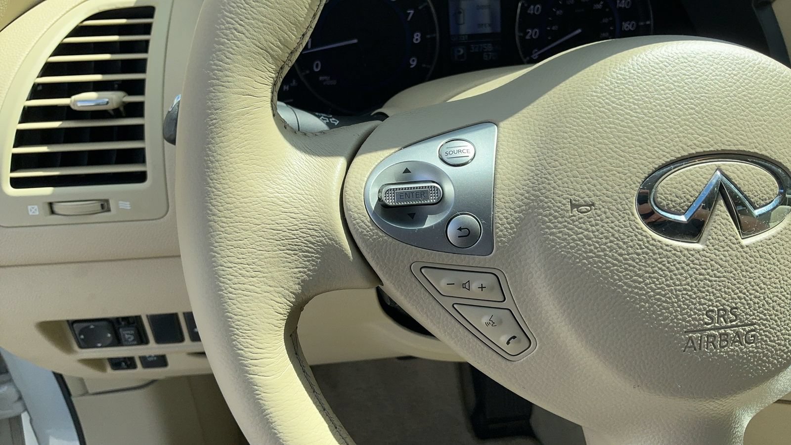 Used 2017 INFINITI QX70 2WD w/ Premium Package image 20