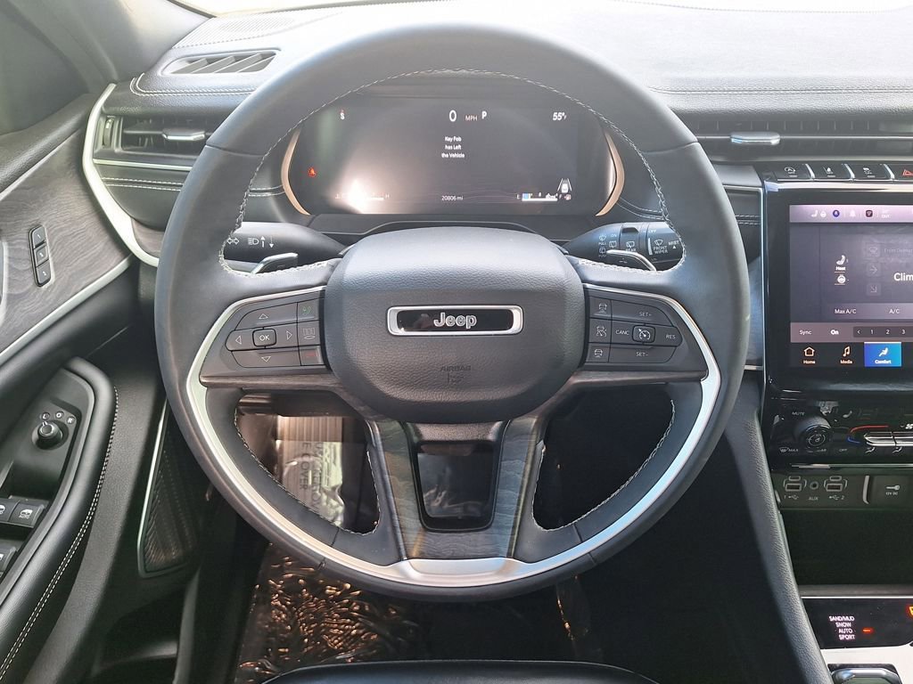 Used 2024 Jeep Grand Cherokee Limited w/ Black Appearance Package image 17