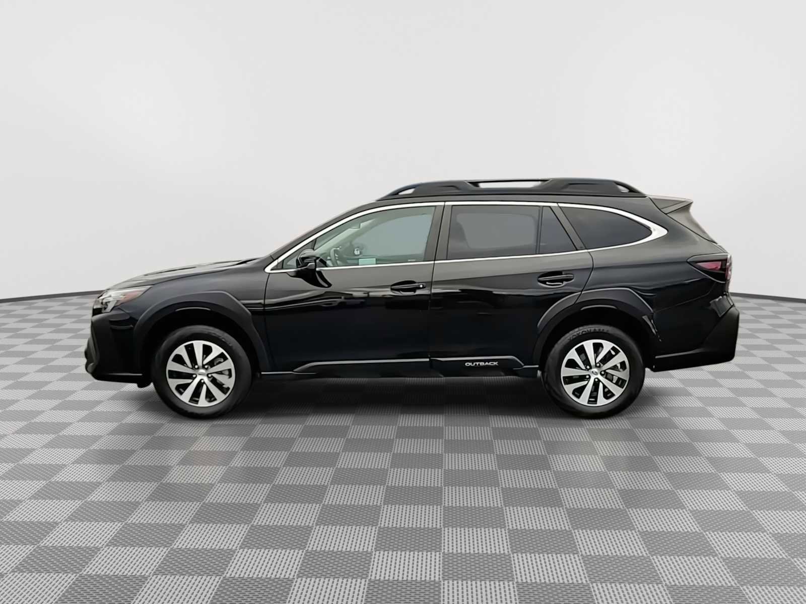 Used 2023 Subaru Outback Premium image 5