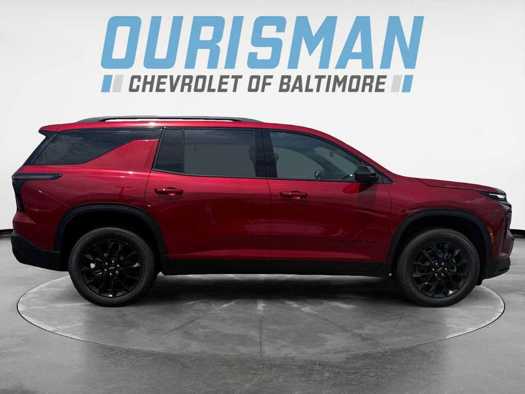 Used 2025 Chevrolet Traverse LT w/ Midnight/Sport Edition image 7
