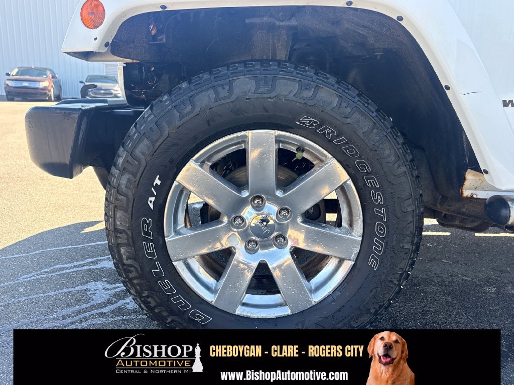 Used 2015 Jeep Wrangler Unlimited Sahara w/ Dual Top Group AWD/4WD image 15