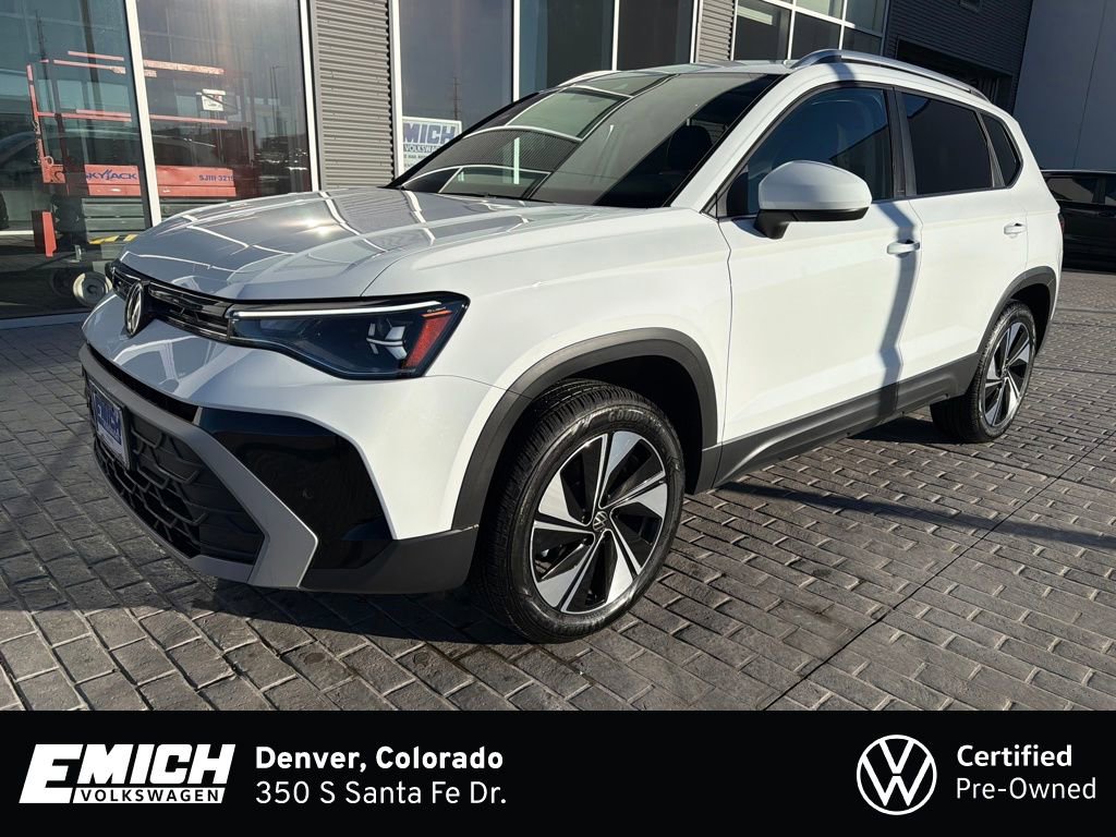 Certified 2025 Volkswagen Taos SE image 1