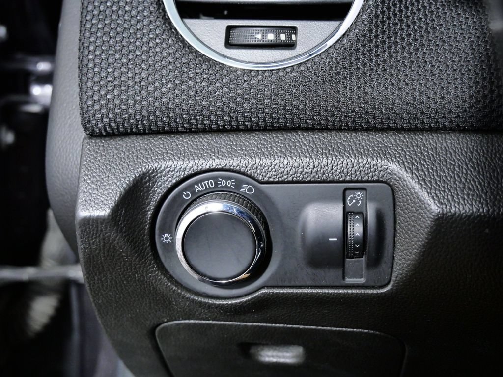 Used 2015 Chevrolet Cruze LTZ FWD image 23