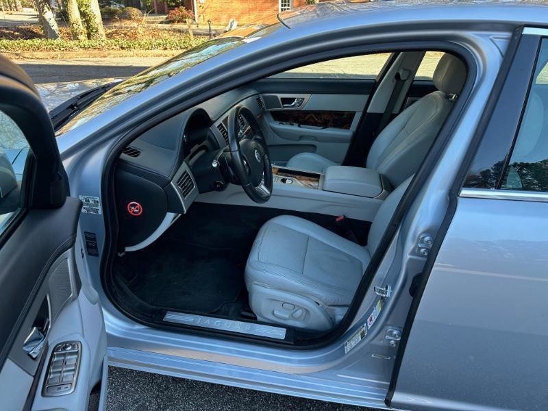 Used 2009 Jaguar XF Premium image 20