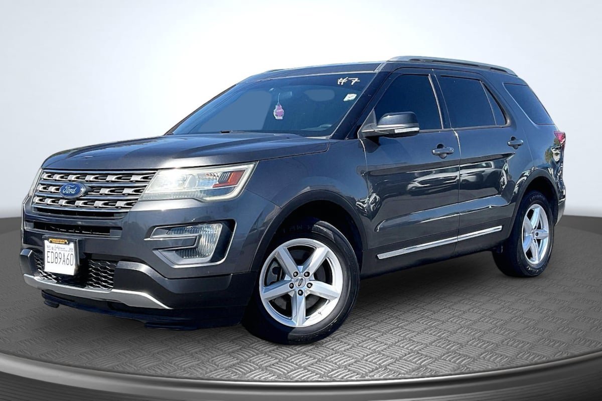 Used 2016 Ford Explorer XLT FWD image 12