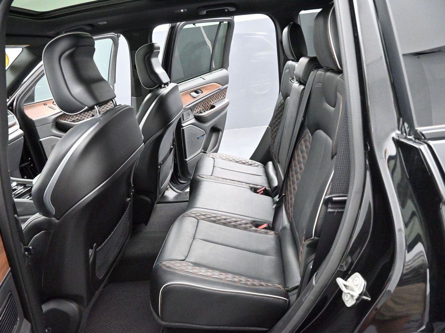 Used 2023 Jeep Grand Cherokee Summit w/ Adv Protech Group IV AWD/4WD image 32
