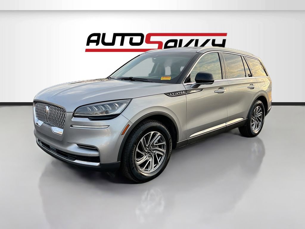 Used 2023 Lincoln Aviator AWD w/ Elements Package image 3