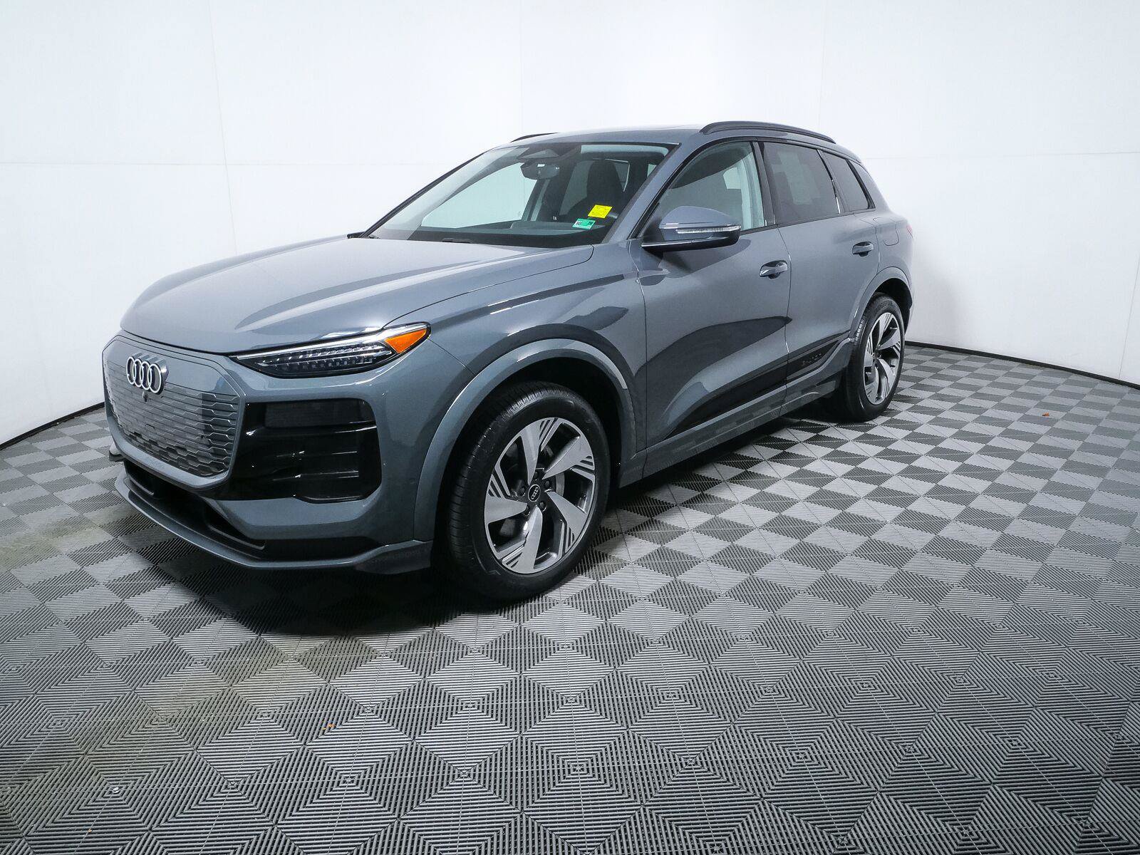 Used 2025 Audi Q6 e-tron Premium Plus w/ Premium Plus AWD/4WD image 27