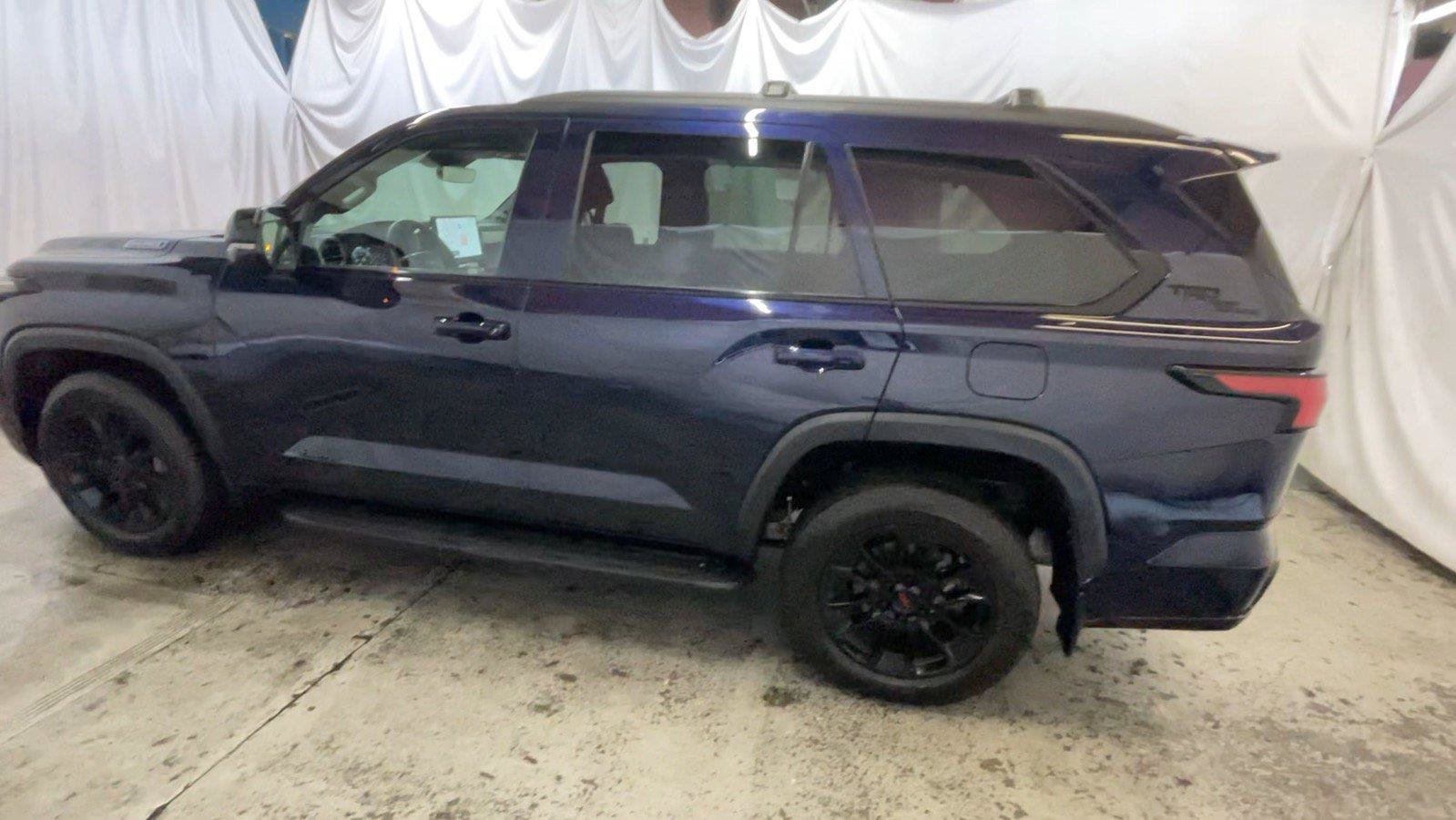Used 2025 Toyota Sequoia Limited w/ TRD Off-Road Package AWD/4WD image 11