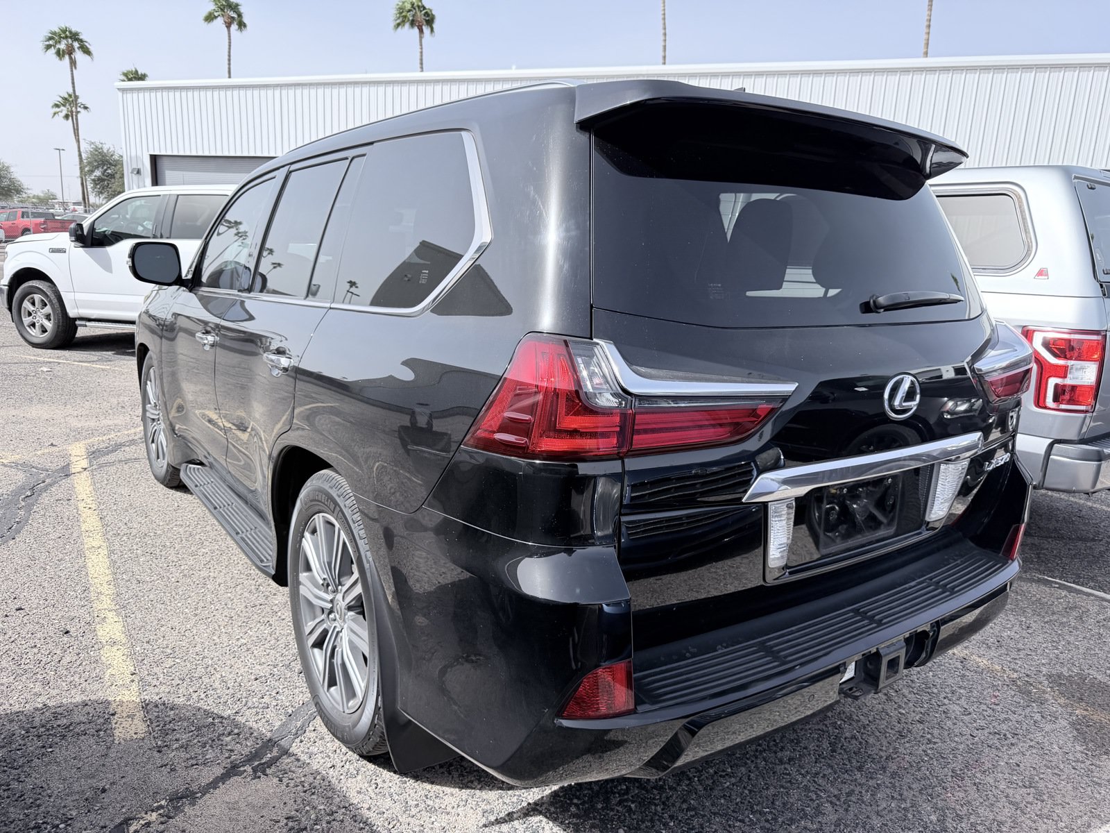 Used 2017 Lexus LX 570 4WD w/ Luxury Package image 4