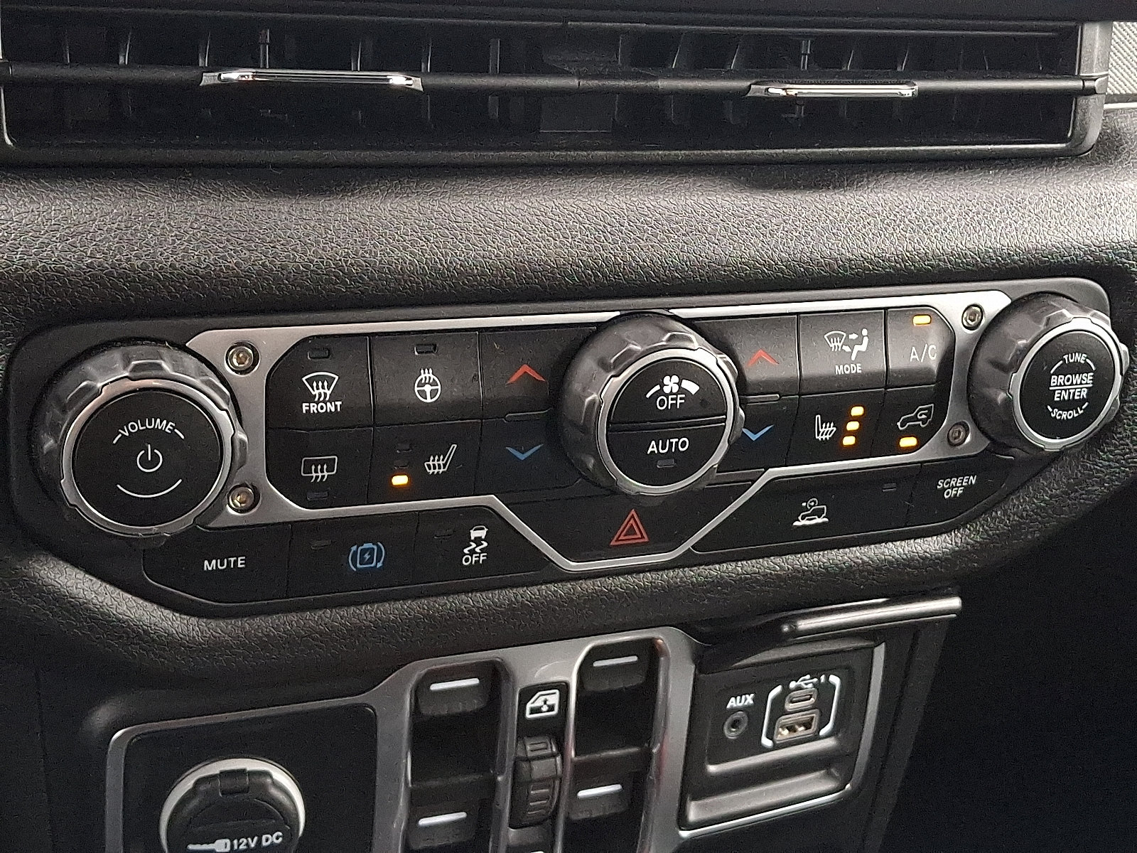 Certified 2024 Jeep Wrangler Unlimited AWD/4WD image 15