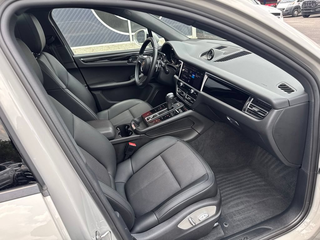 Used 2024 Porsche Macan Turbo AWD/4WD image 67