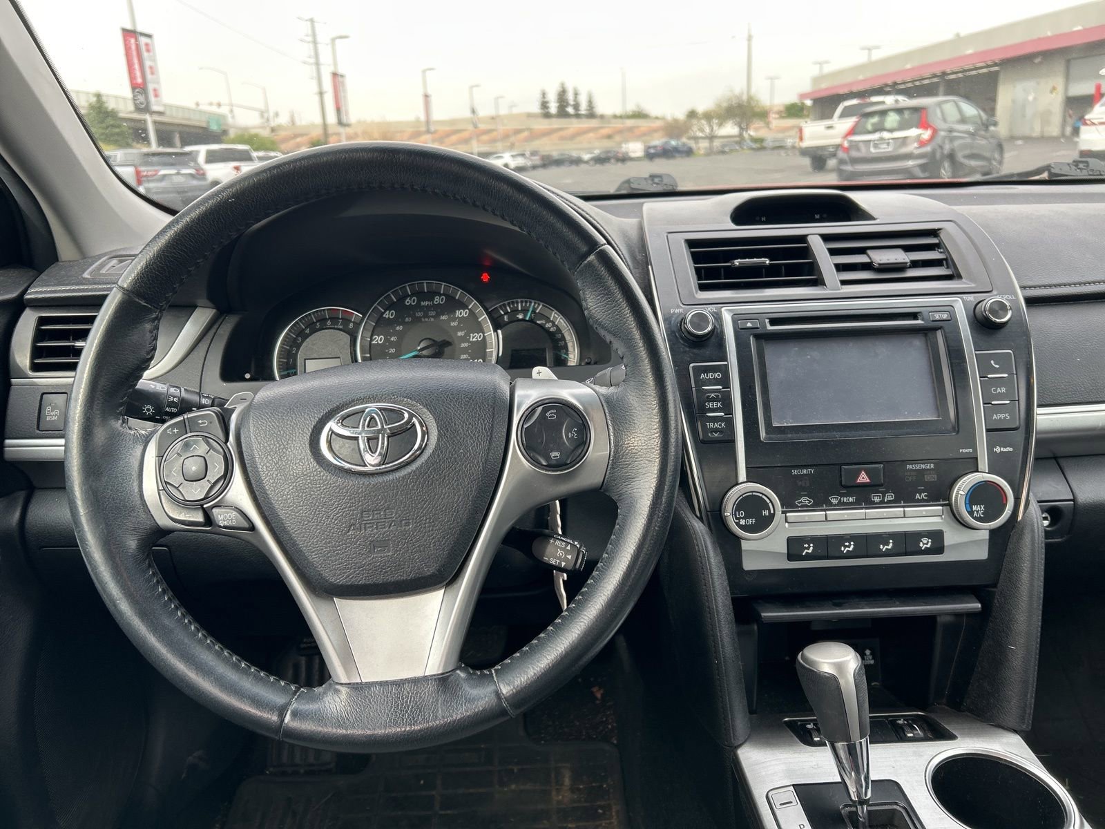 Used 2014 Toyota Camry SE w/ Leather Package image 6