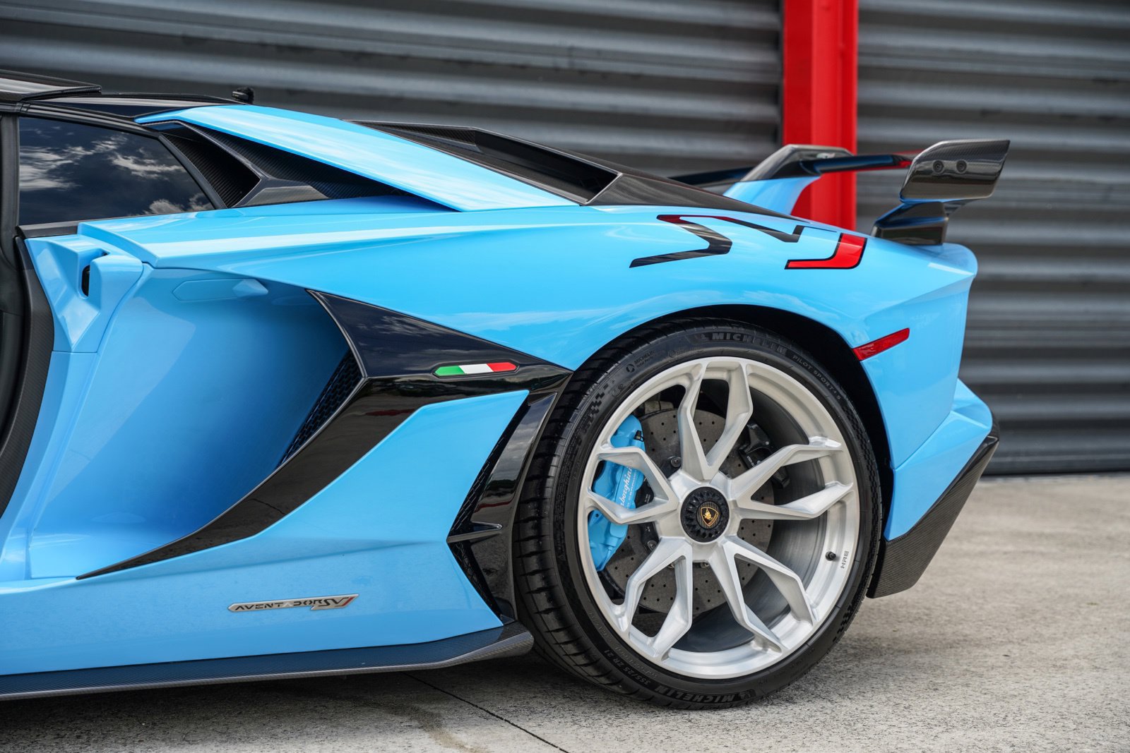 Used 2021 Lamborghini Aventador SVJ AWD/4WD image 12