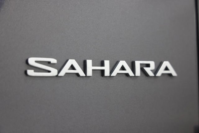 Used 2022 Jeep Wrangler Unlimited Sahara w/ LED Lighting Group AWD/4WD image 8
