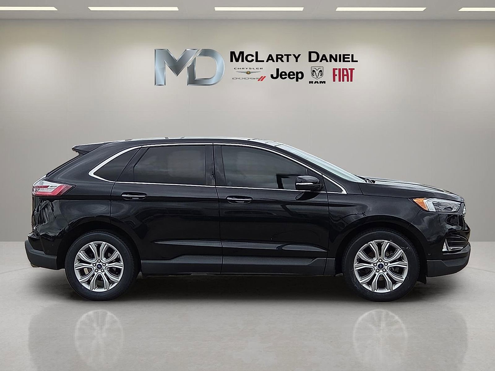 Used 2020 Ford Edge Titanium w/ Equipment Group 301A FWD image 6