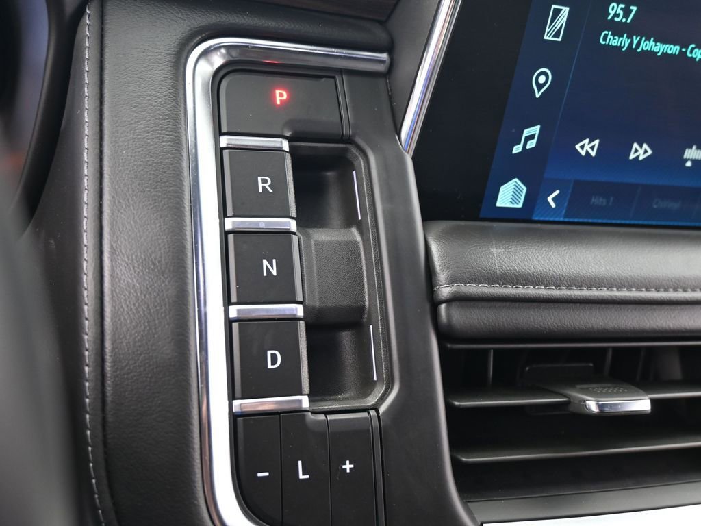 Used 2024 Chevrolet Suburban Z71 image 28