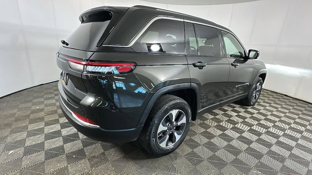 Used 2023 Jeep Grand Cherokee 4WD 4xe image 3