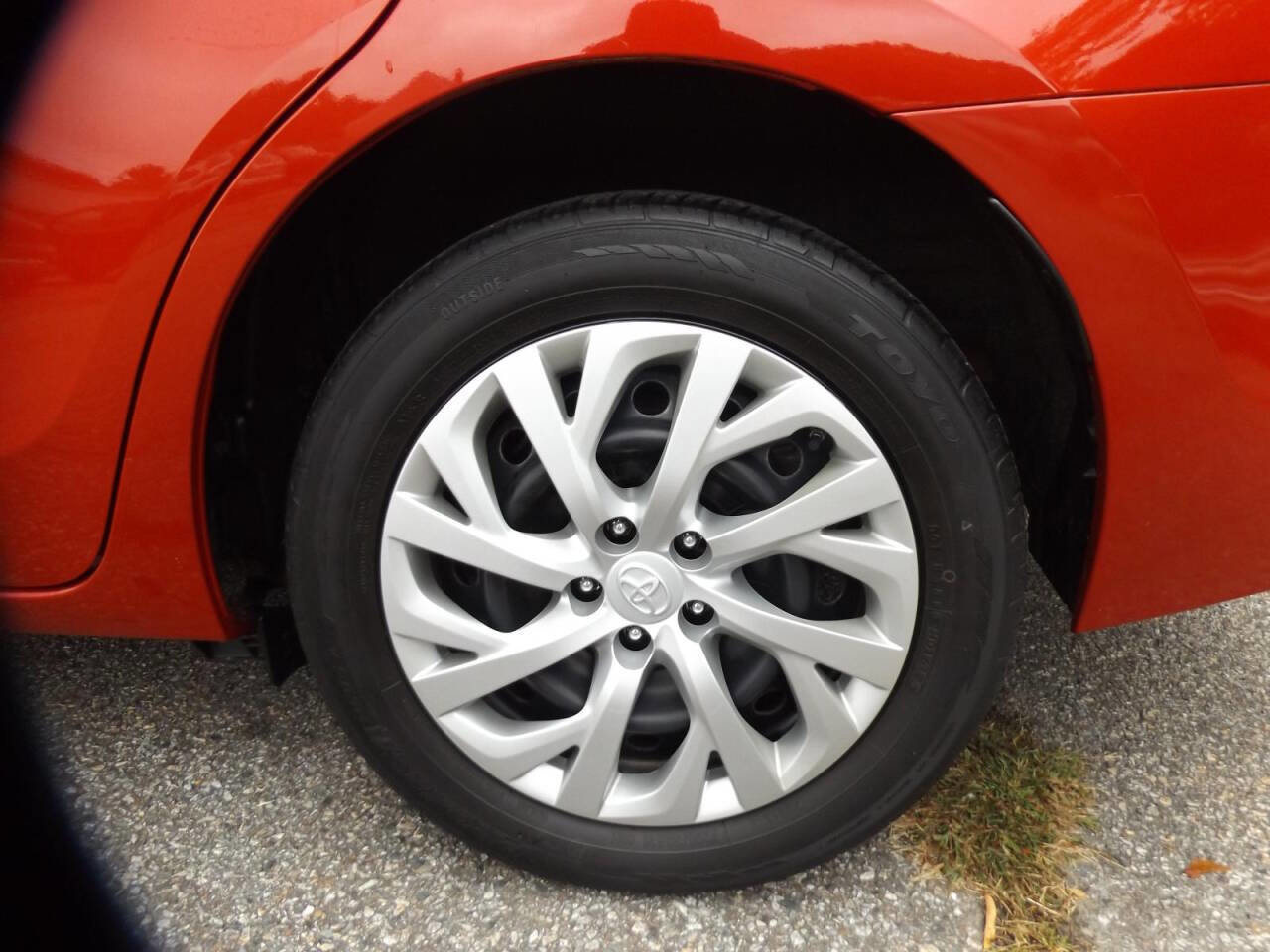 Used 2017 Toyota Corolla LE image 21