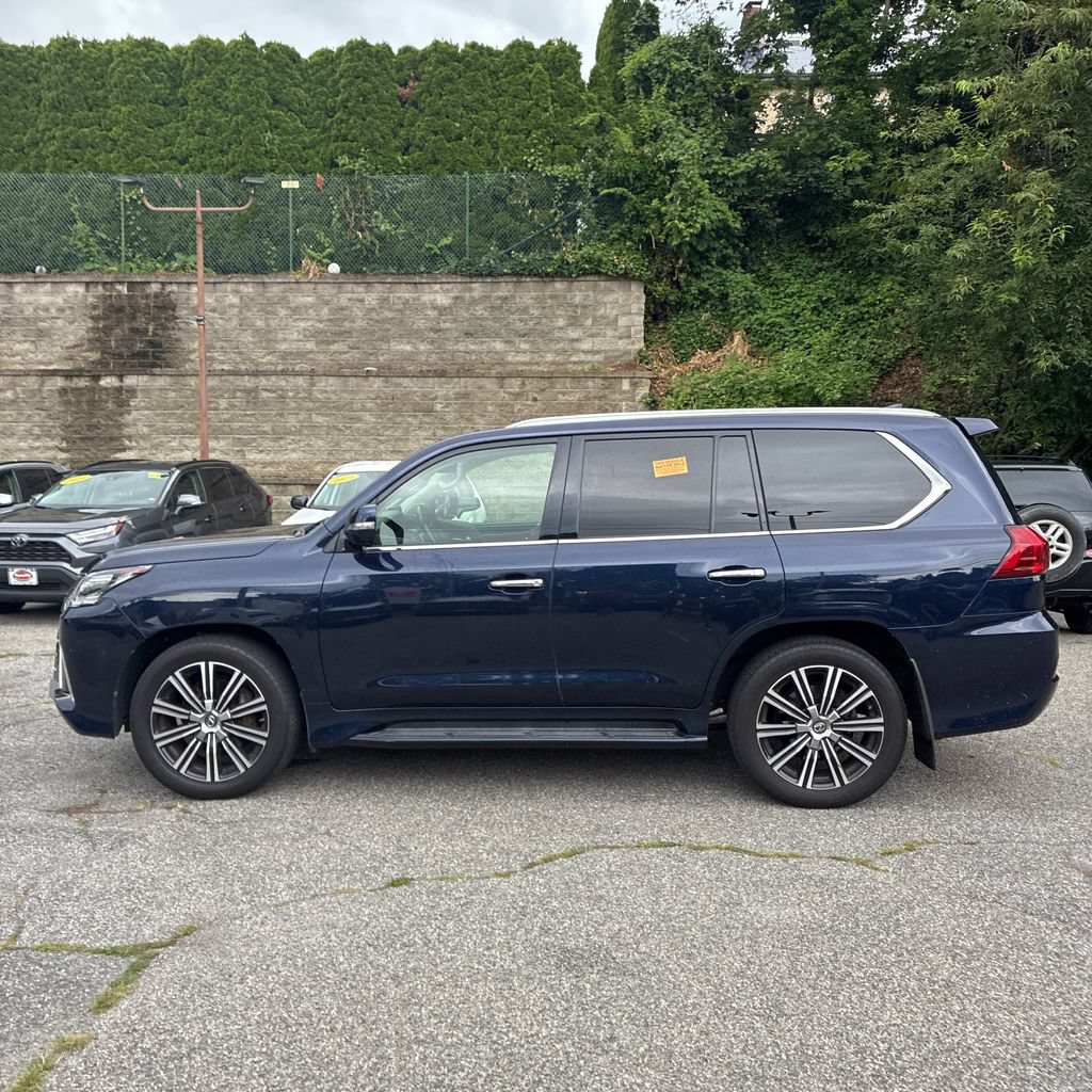 Used 2019 Lexus LX 570 4WD w/ Luxury Package image 3