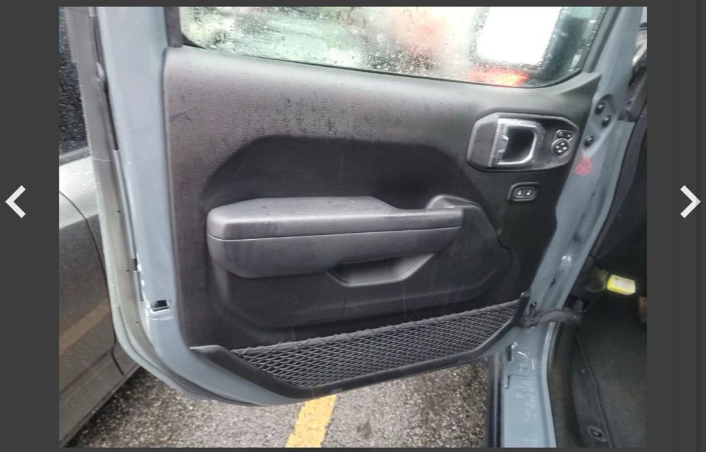 Used 2025 Jeep Wrangler Unlimited Rubicon 4xe image 10