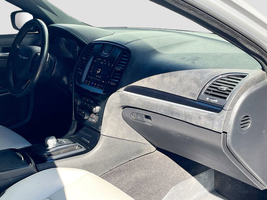Used 2019 Chrysler 300 S w/ Safetytec Plus Group image 31