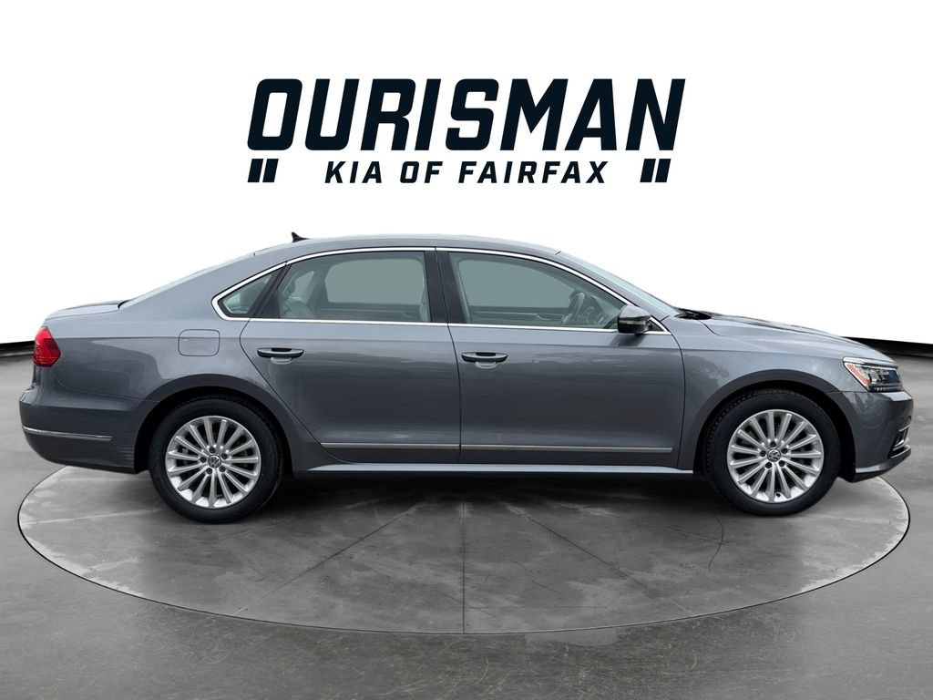Used 2016 Volkswagen Passat 1.8T SE w/ Lighting Package FWD image 6