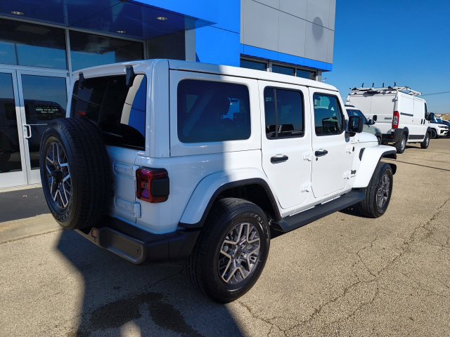 Used 2025 Jeep Wrangler Unlimited Sahara AWD/4WD image 3