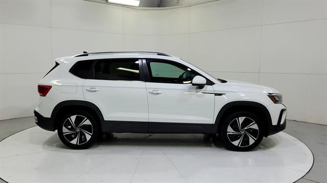 Used 2024 Volkswagen Taos SE AWD/4WD image 9