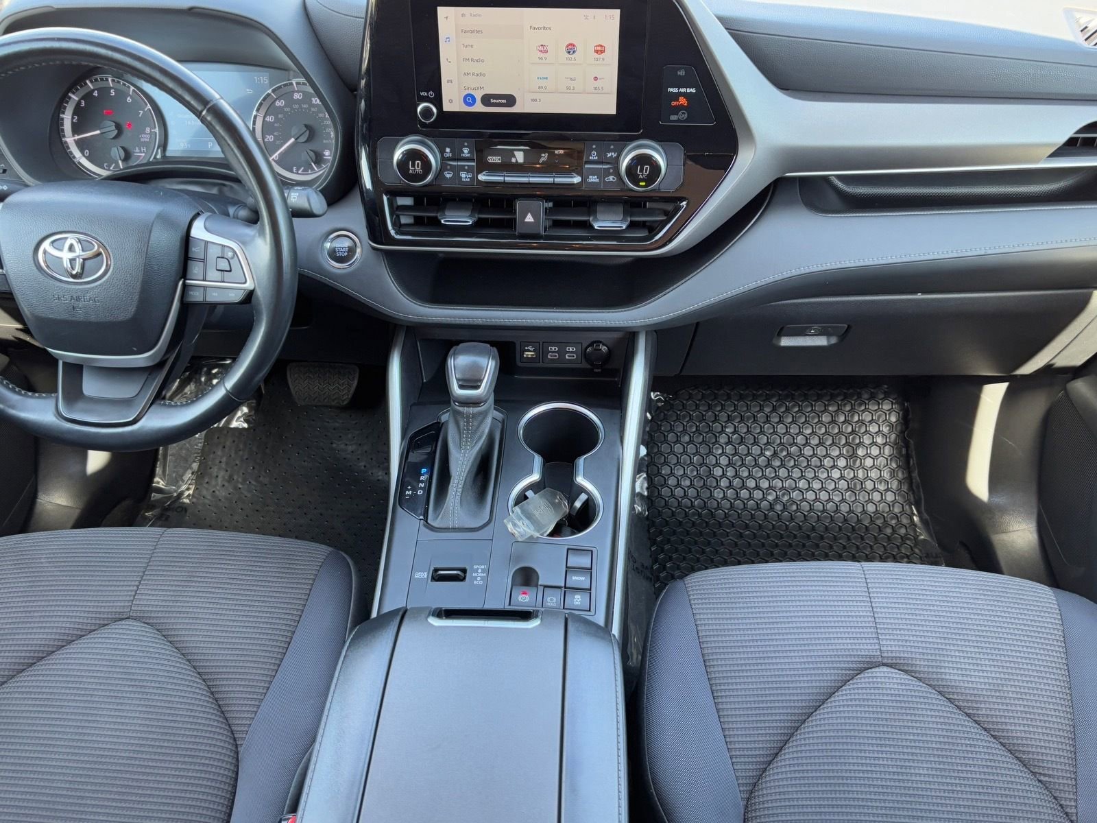 Used 2023 Toyota Highlander LE image 14