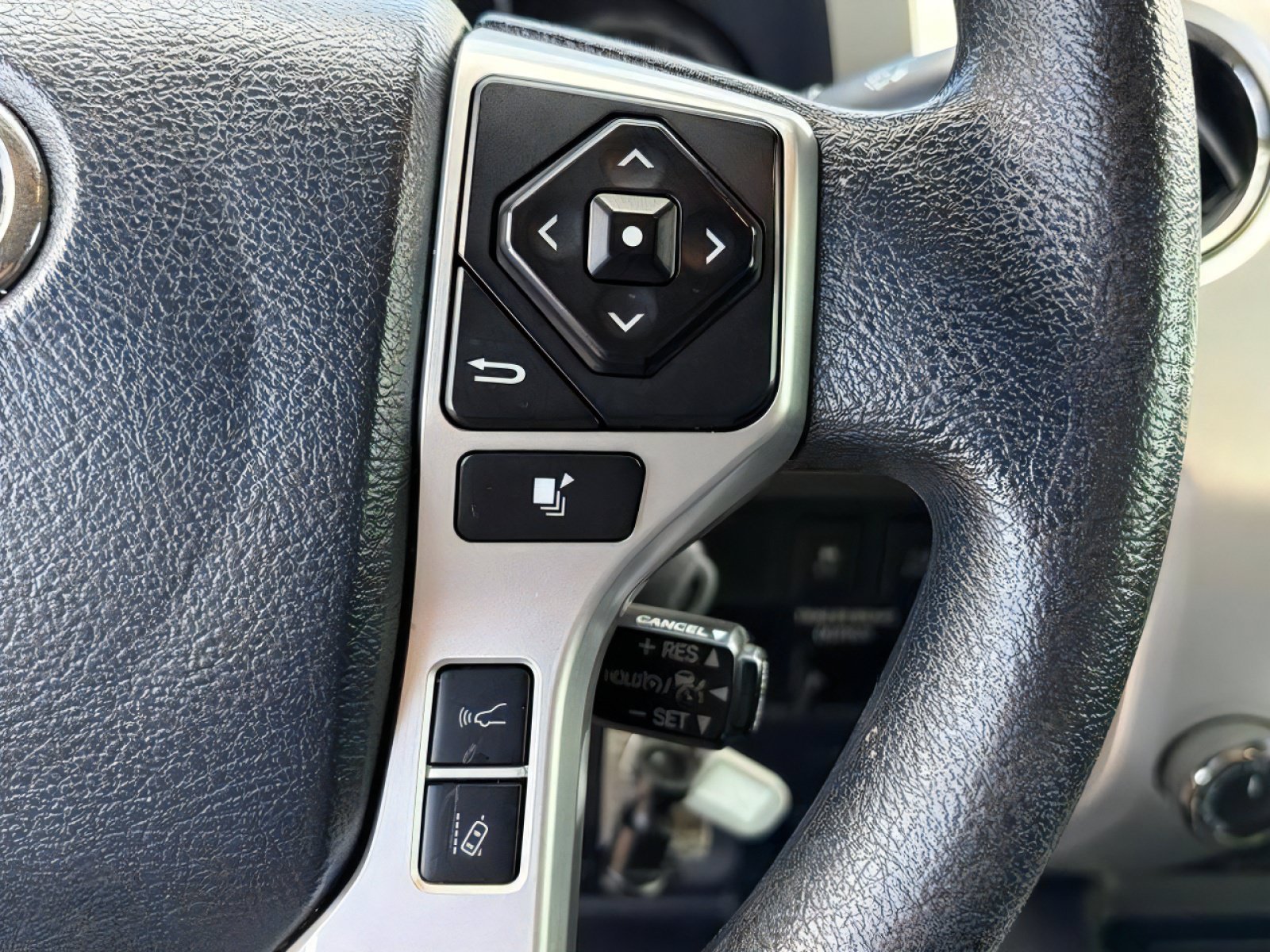 Used 2018 Toyota Tundra SR5 w/ SR5 Upgrade Package AWD/4WD image 22