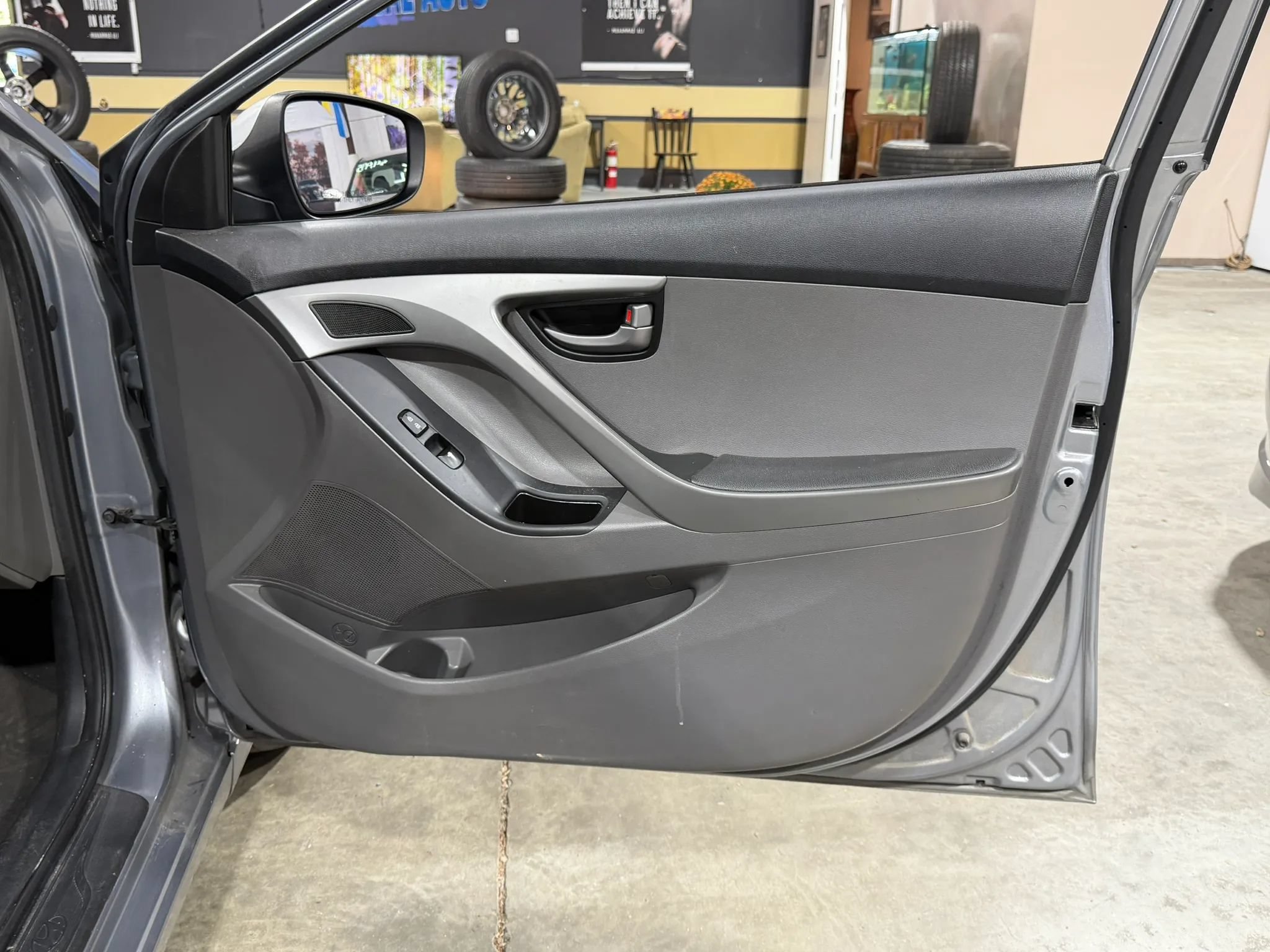 Used 2015 Hyundai Elantra SE FWD image 19