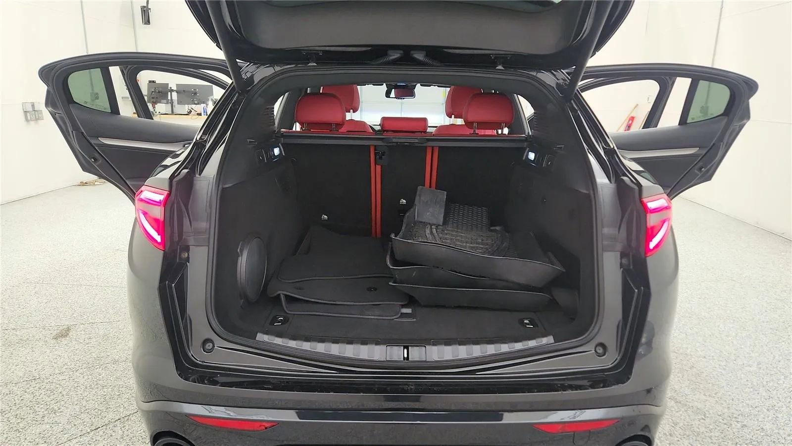 Used 2022 Alfa Romeo Stelvio Veloce AWD/4WD image 19