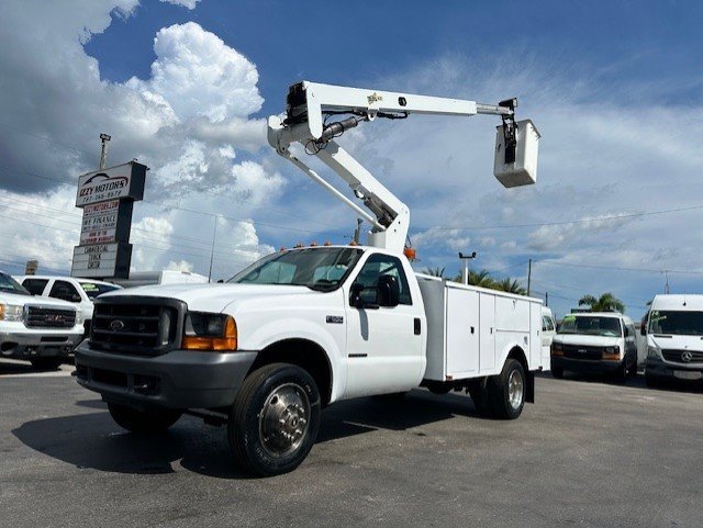 Used 2000 Ford F550 2WD Regular Cab Super Duty image 2