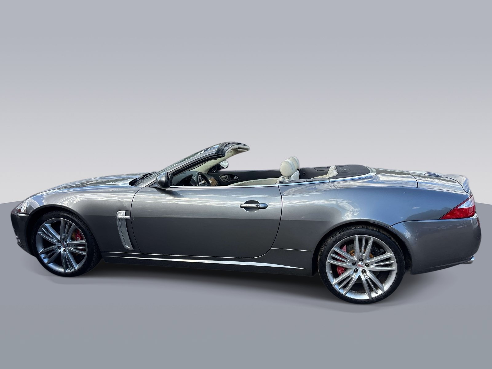 Used 2009 Jaguar XKR R RWD image 3