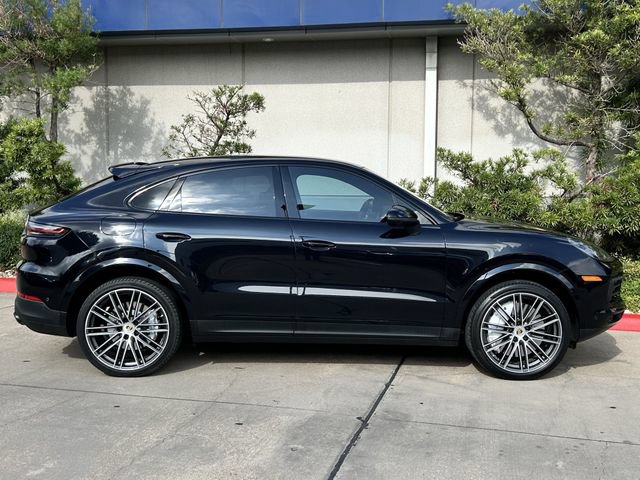 Used 2022 Porsche Cayenne Platinum Edition AWD/4WD image 3
