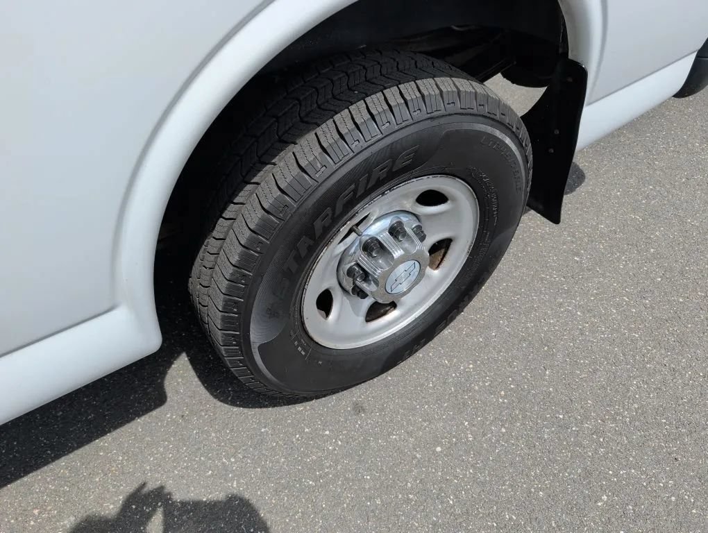 Used 2017 Chevrolet Express 2500 LT w/ LT Preferred Equipment Group RWD image 12